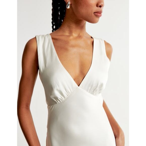 NEW Abercrombie & Fitch Maxi Dress Size Medium Petite White Plunge Cowl Back - Picture 16 of 16